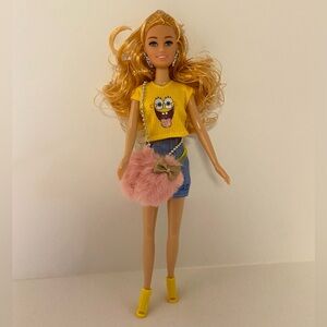 Yellow SpongeBob Graphic Crop Top Doll Outfit with Pink Fur Bag